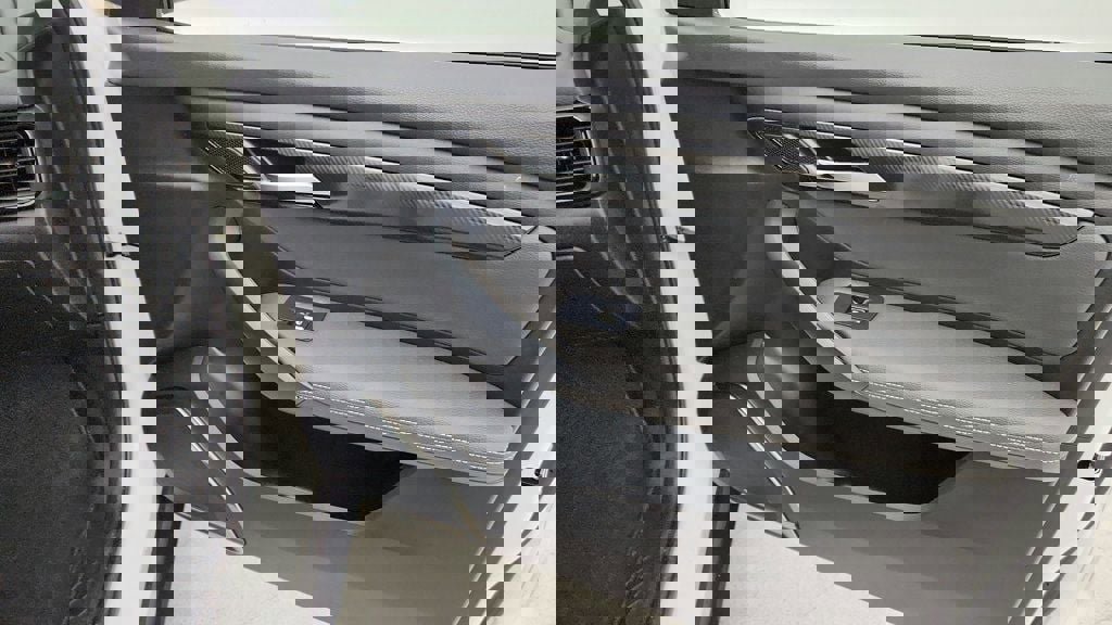 Used 2023 VinFast VF 8 Eco image 25