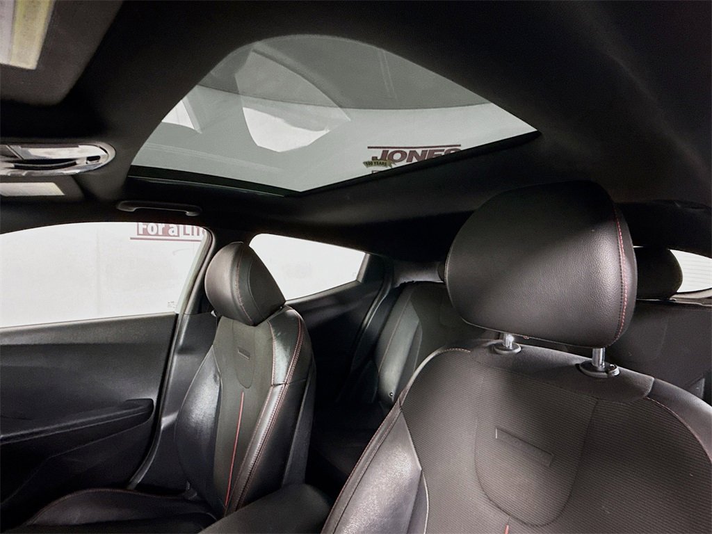 Used 2020 Hyundai Veloster 2.0 Premium image 11