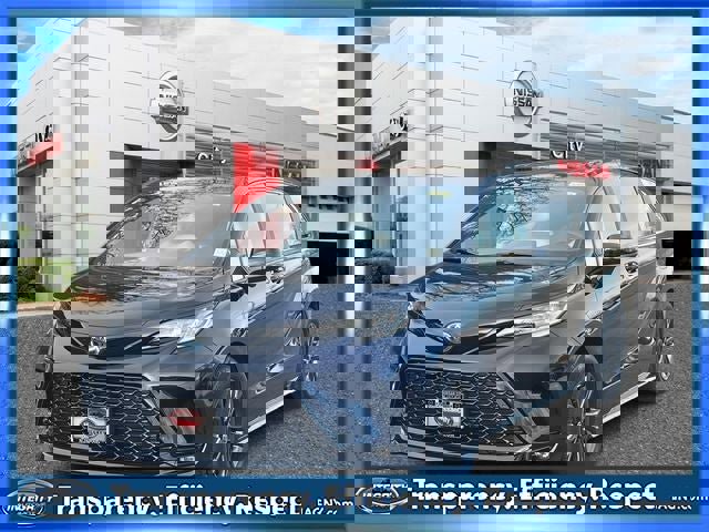 Used 2025 Toyota Sienna XSE w/ XSE Plus Package image 4