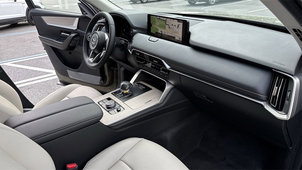 New 2025 MAZDA CX-70 Plug-In Hybrid w/ Premium Pkg image 33