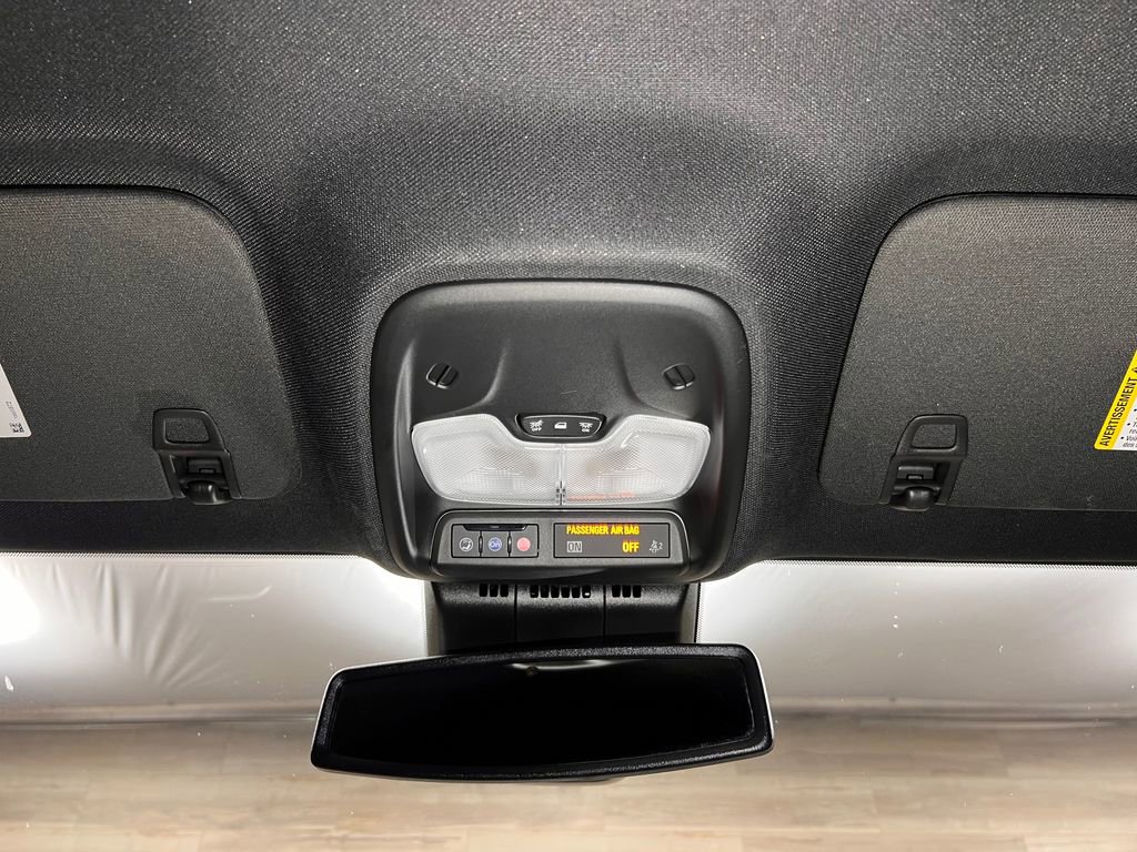 Used 2025 Chevrolet Colorado Z71 w/ Midnight Edition image 16