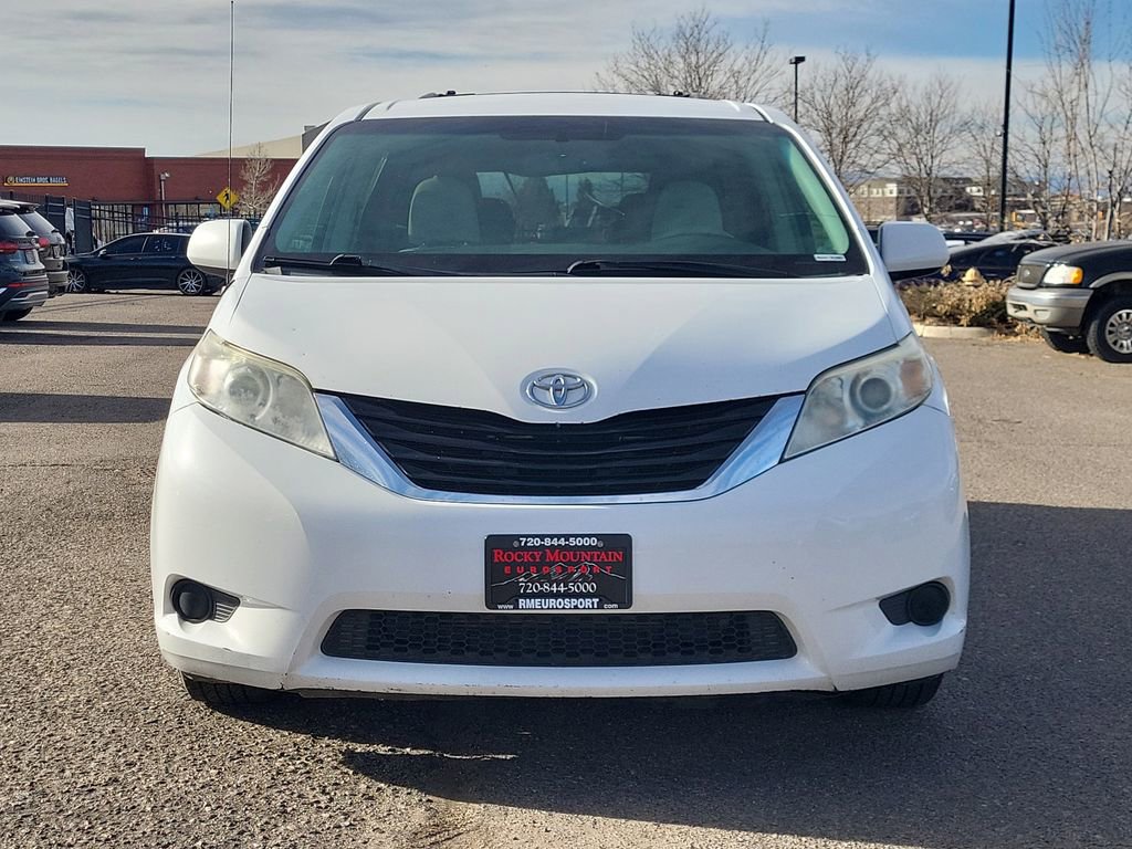 Used 2012 Toyota Sienna LE w/ Towing Pkg image 9