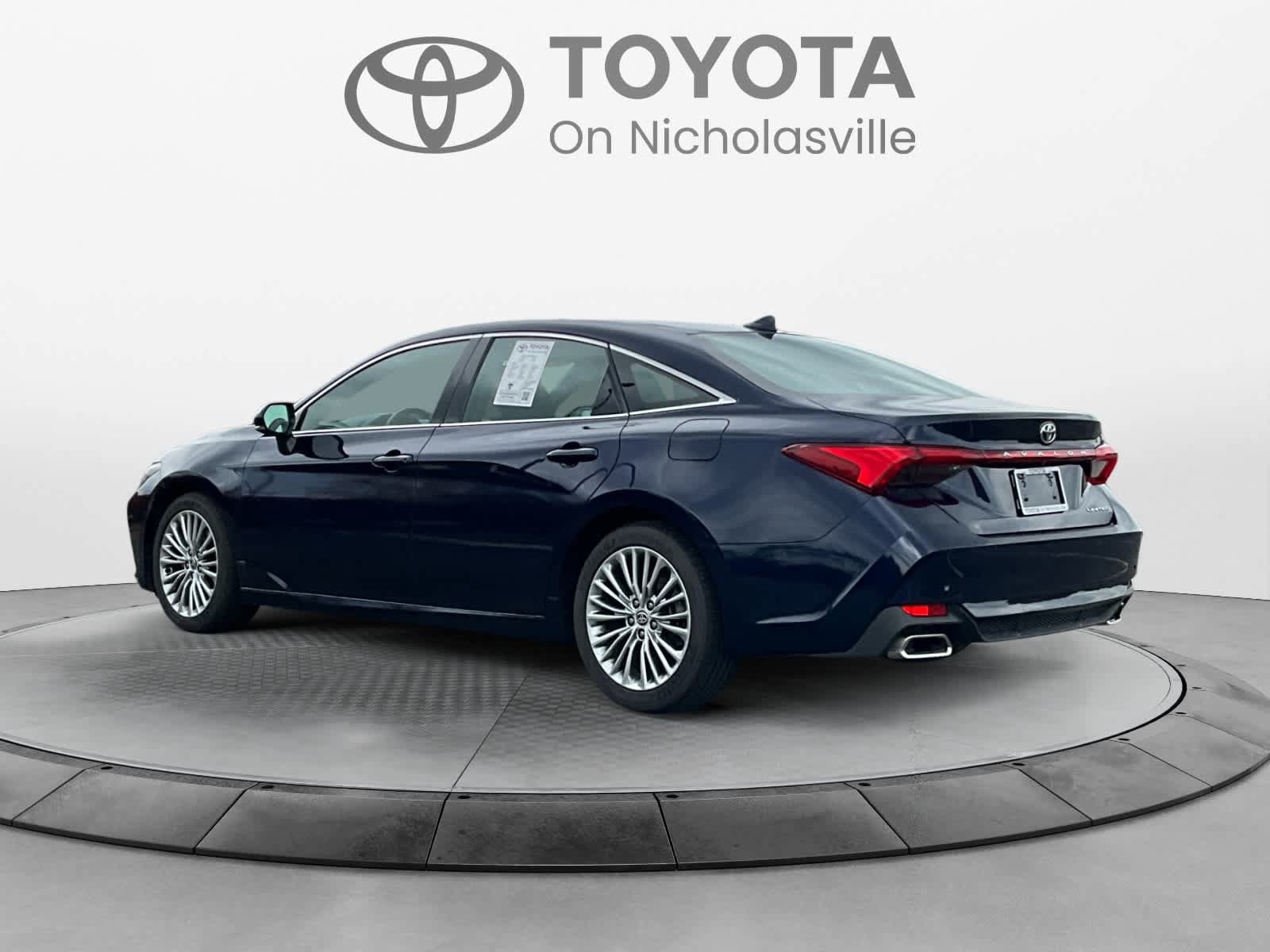 Used 2021 Toyota Avalon Limited w/ Advanced Safety Package FWD image 3