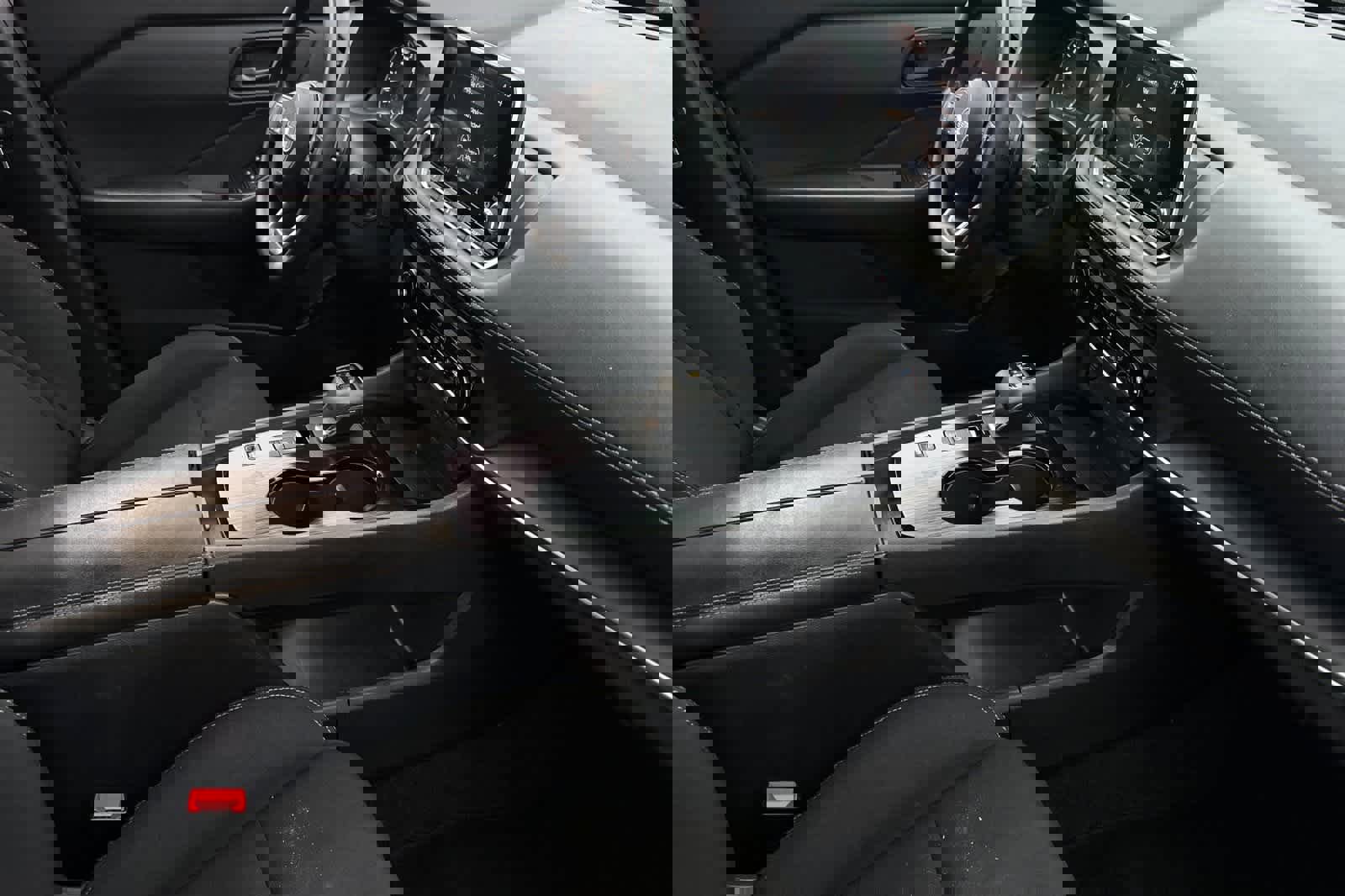 Used 2024 Nissan Rogue S image 17