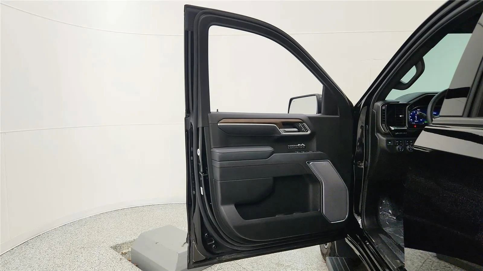 Used 2025 Chevrolet Silverado 1500 High Country w/ Midnight Edition image 36