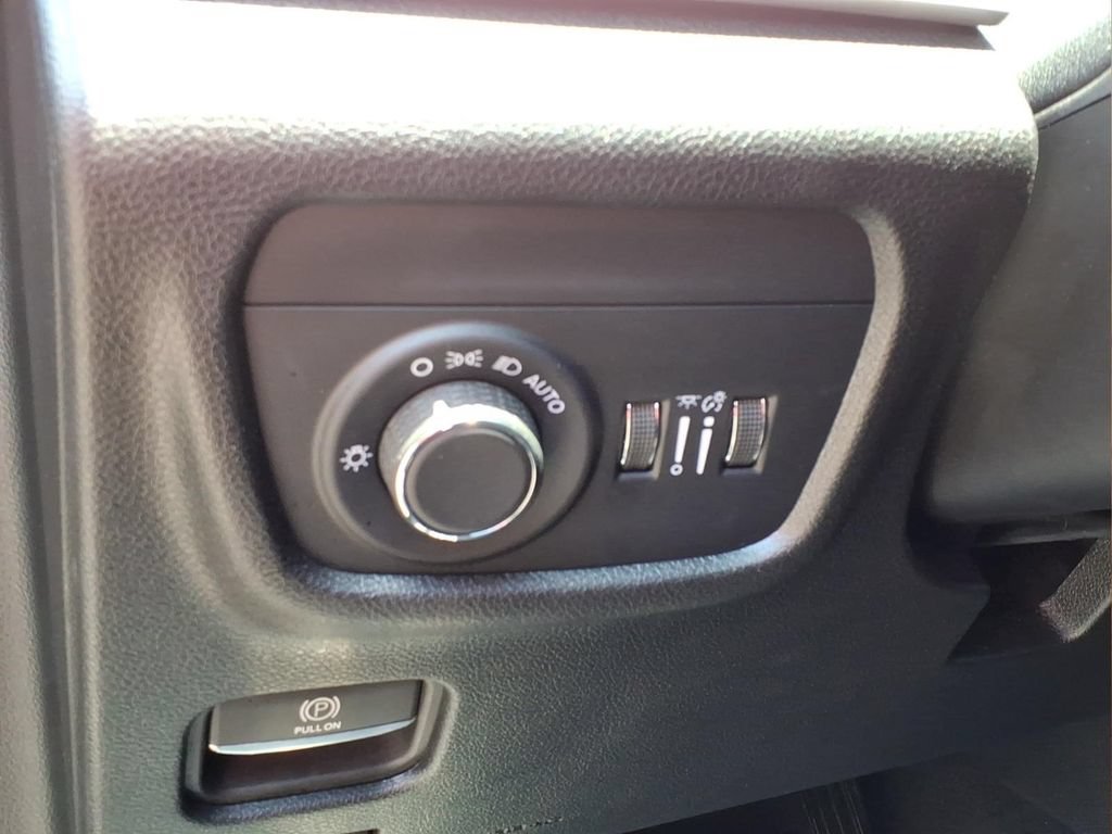 Used 2025 Jeep Grand Cherokee Altitude AWD/4WD image 15