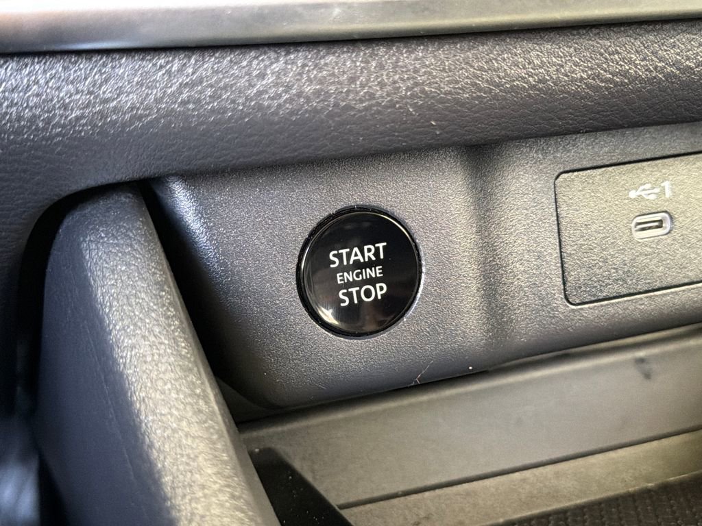 Used 2025 Nissan Rogue SV image 6