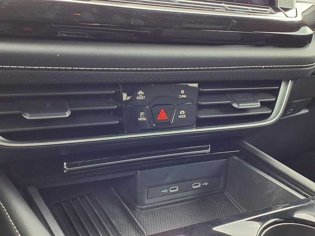 Used 2025 Volkswagen Atlas Cross Sport SE image 12