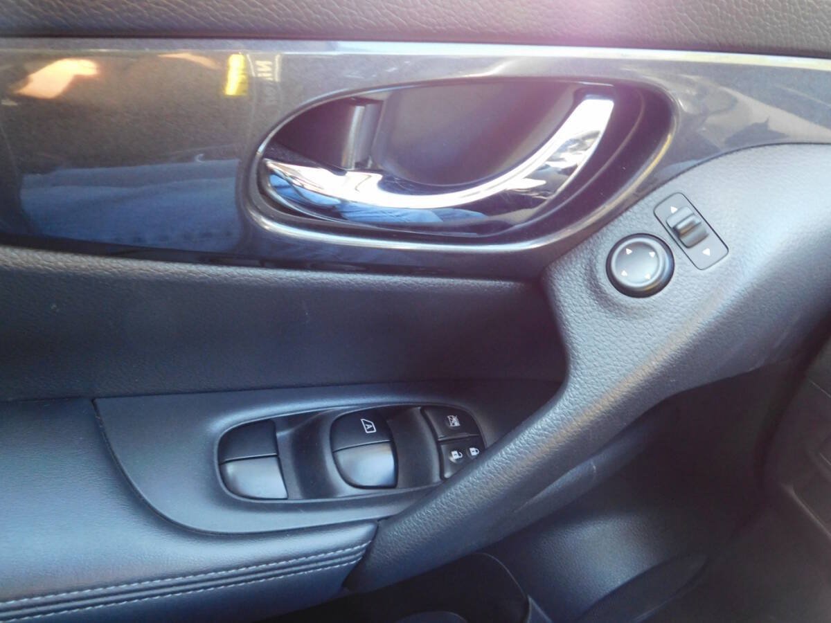 Used 2017 Nissan Rogue SV AWD/4WD image 20