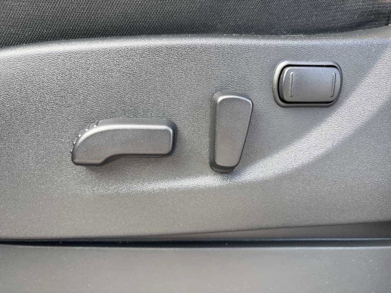 Used 2025 Nissan Frontier PRO-4X image 17