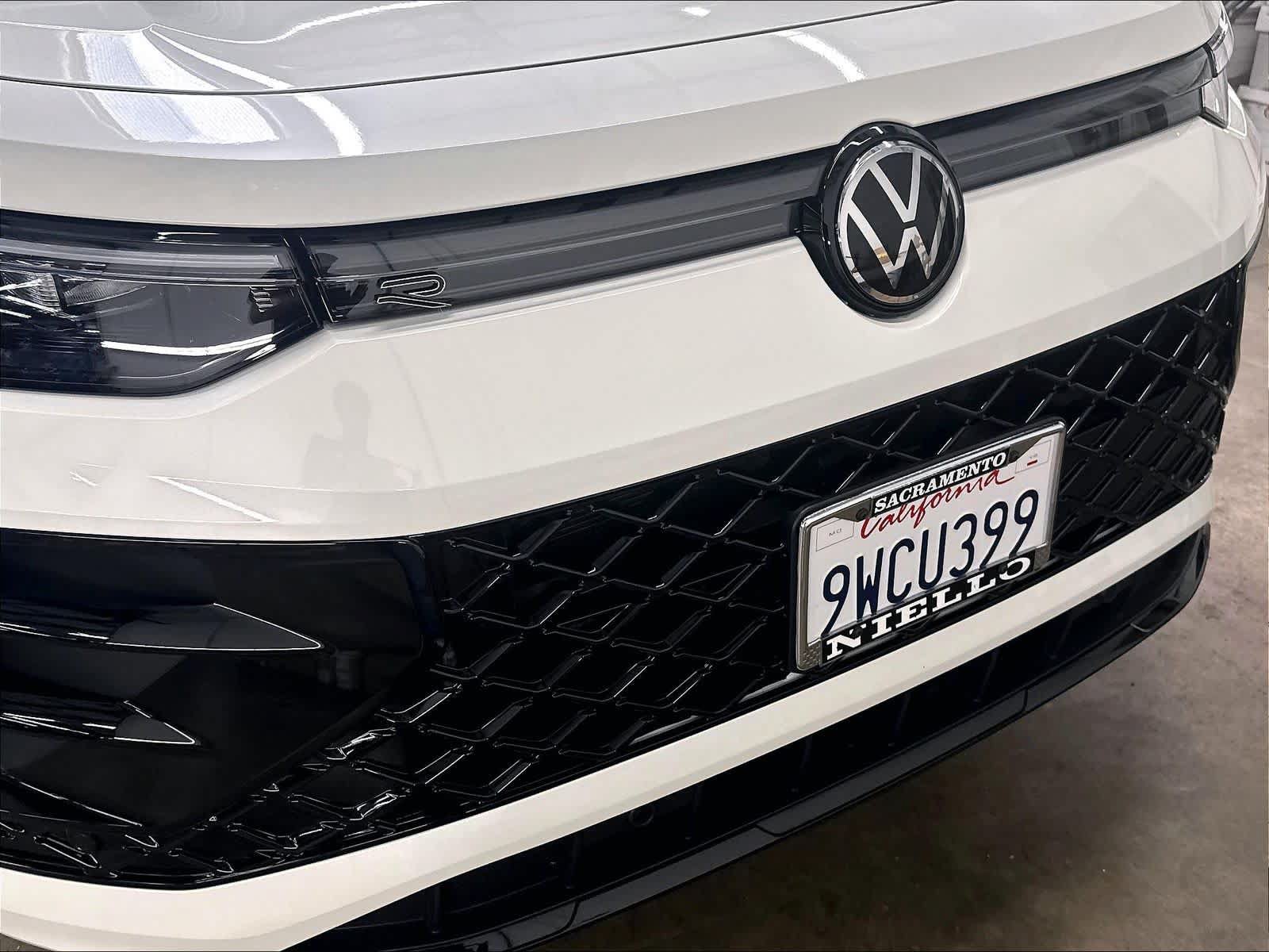 Certified 2026 Volkswagen Tiguan SE R-Line AWD/4WD image 36