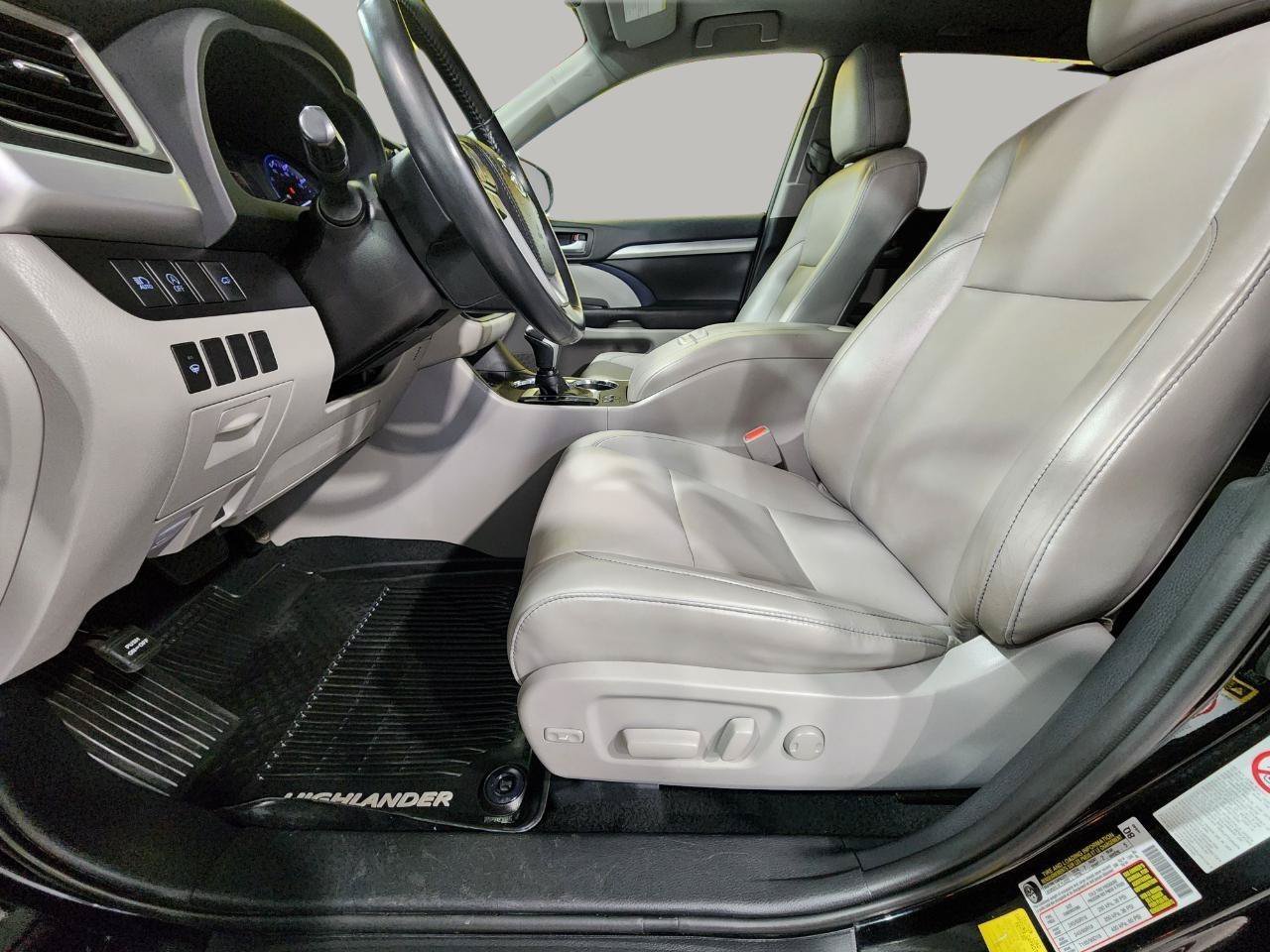 Used 2019 Toyota Highlander XLE AWD/4WD image 12
