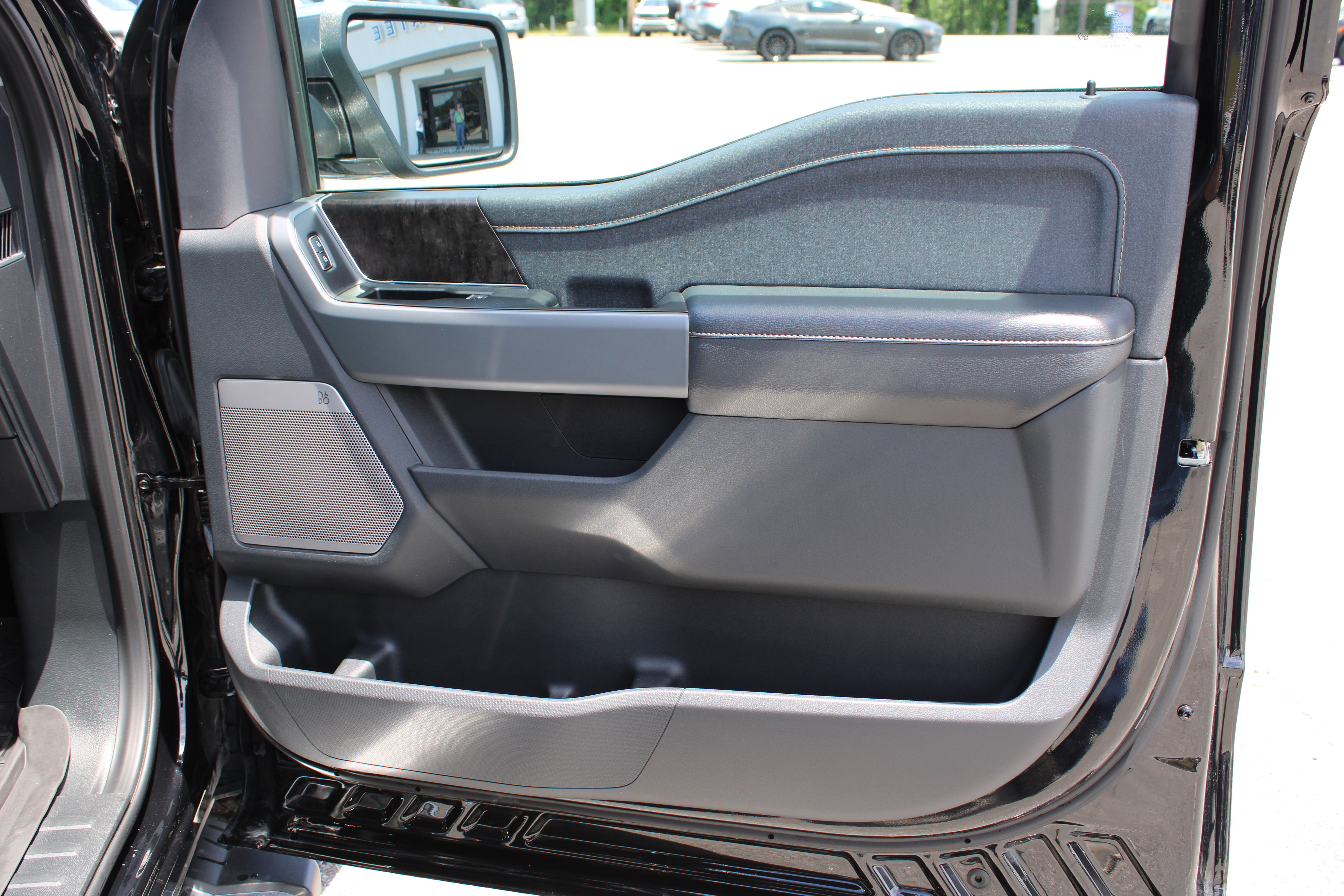 Used 2023 Ford F150 Lariat w/ FX4 Off-Road Package AWD/4WD image 16