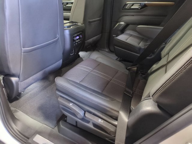 Used 2025 Chevrolet Tahoe High Country AWD/4WD image 28