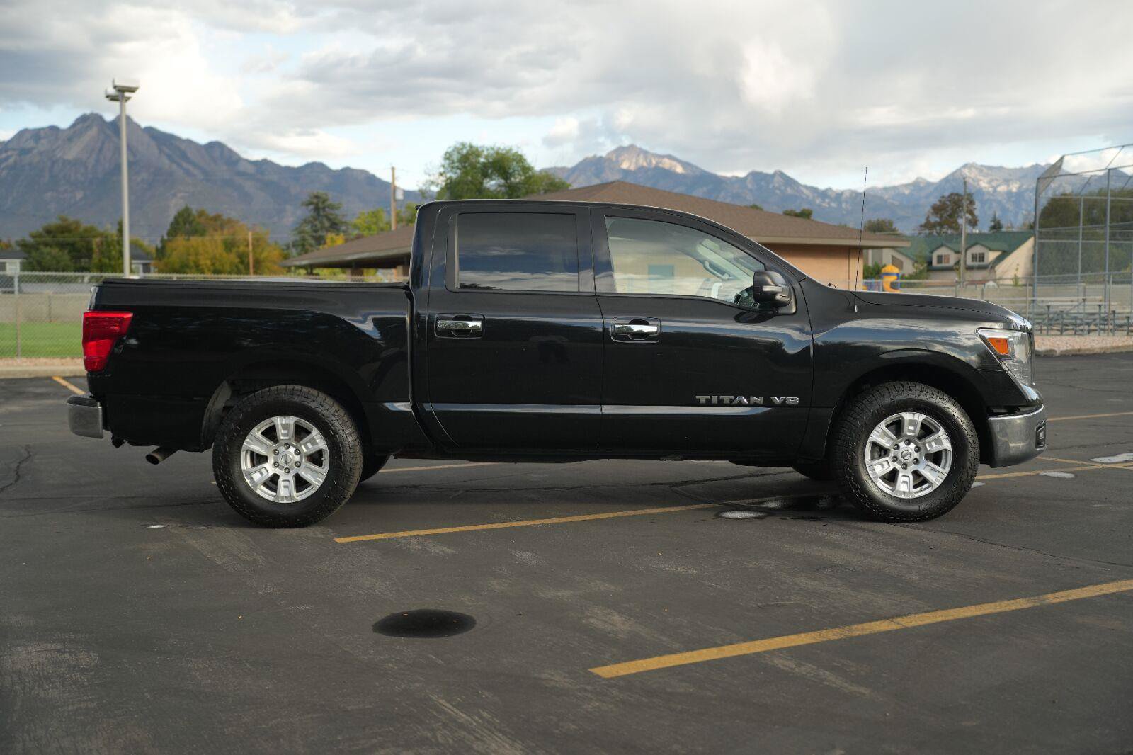 Used 2018 Nissan Titan SV AWD/4WD image 6