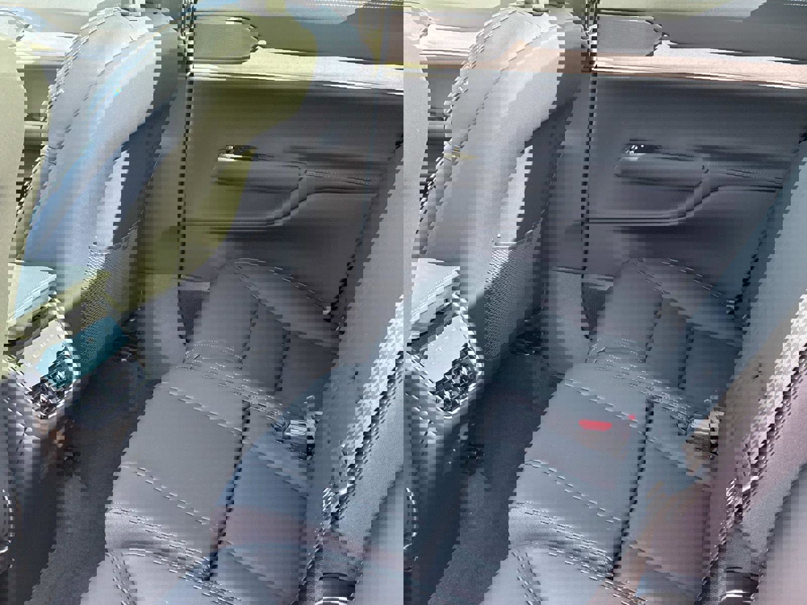 New 2025 Volvo EX90 Plus w/ Protection Package Premier image 15