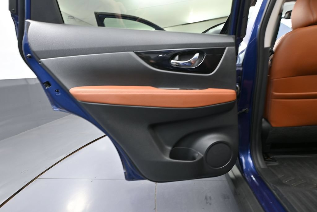 Used 2018 Nissan Rogue SL AWD/4WD image 35