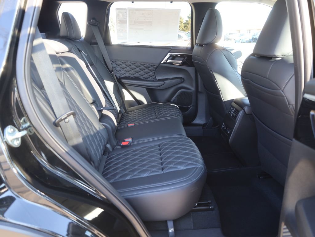 New 2025 Mitsubishi Outlander SEL image 18