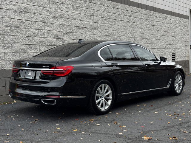 Used 2018 BMW 740i xDrive image 3
