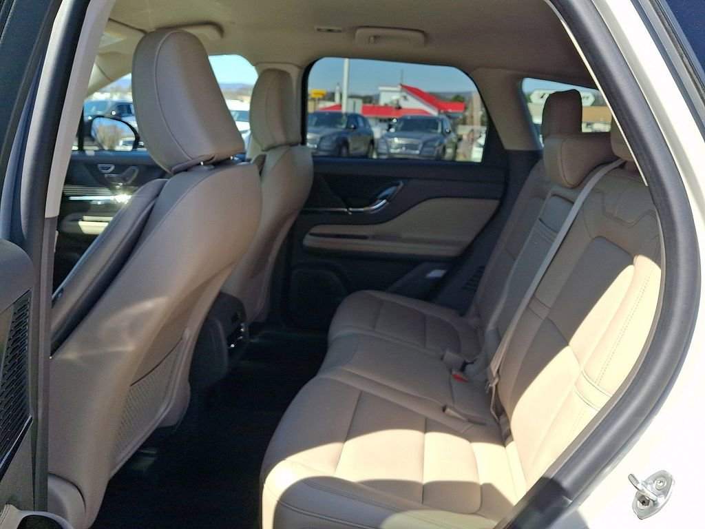 Used 2022 Lincoln Corsair AWD w/ Equipment Group 101A image 10