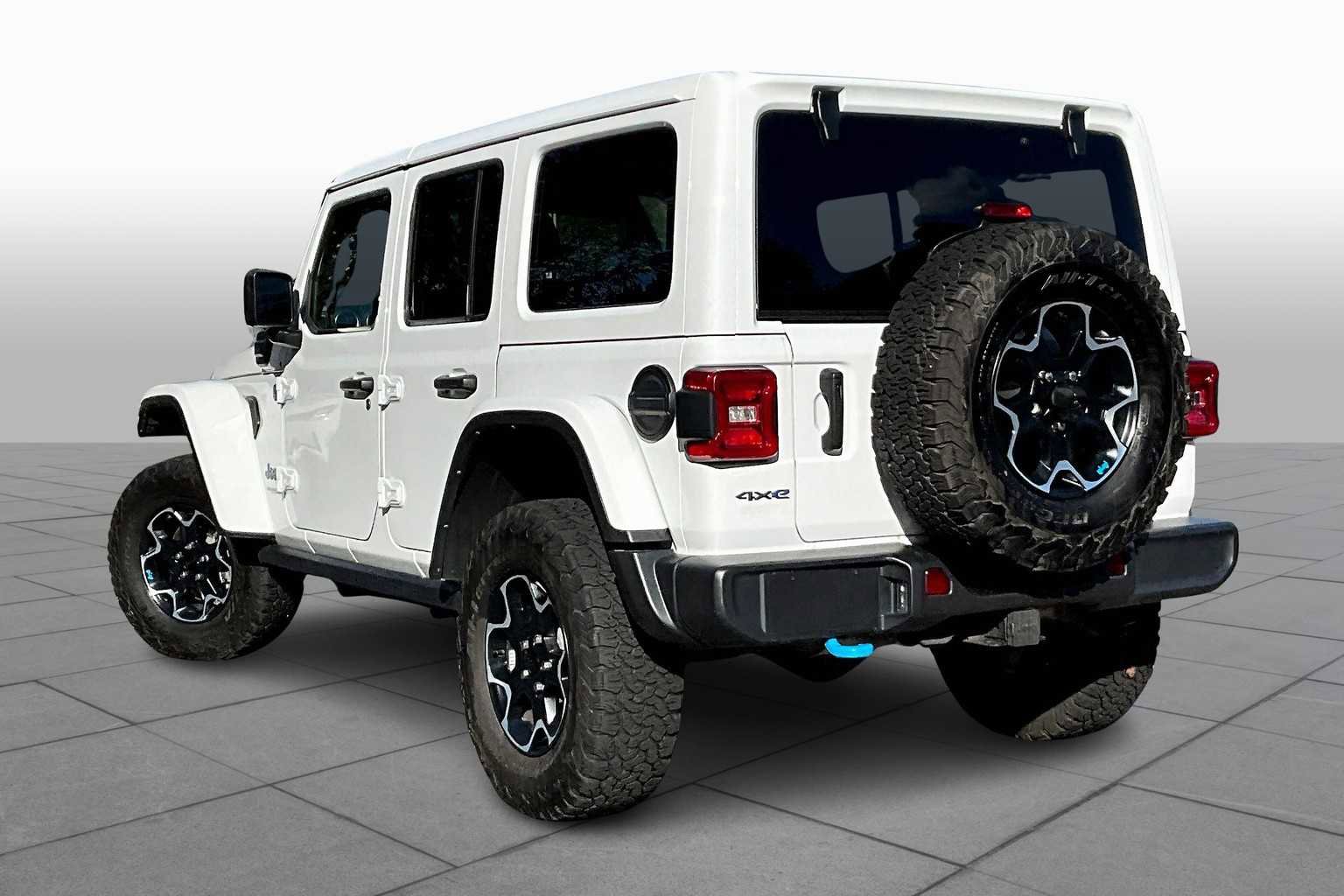 Used 2022 Jeep Wrangler Unlimited Rubicon 4xe w/ Cold Weather Group image 11