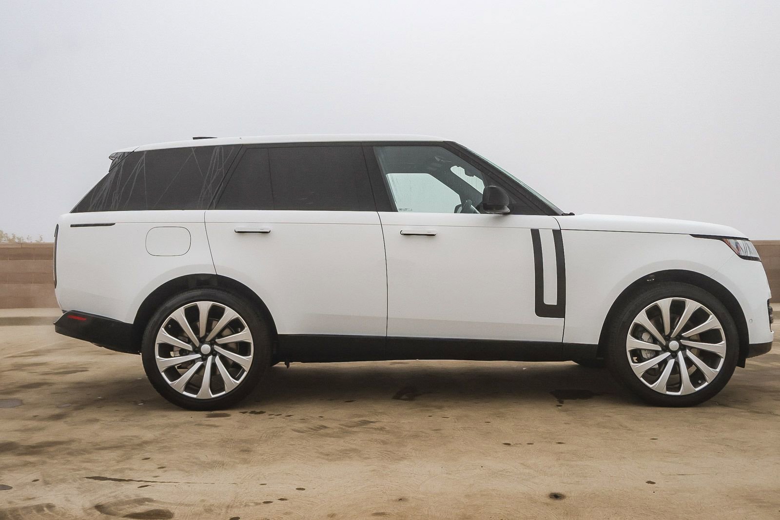 New 2025 Land Rover Range Rover SE image 4