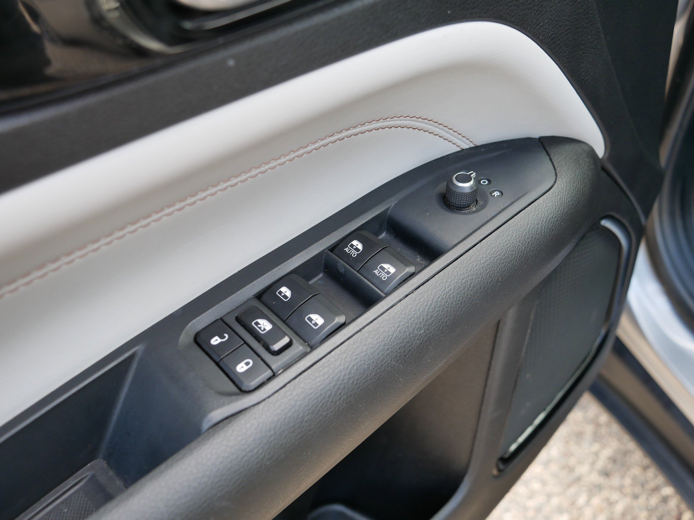 Used 2024 Jeep Compass Limited image 19