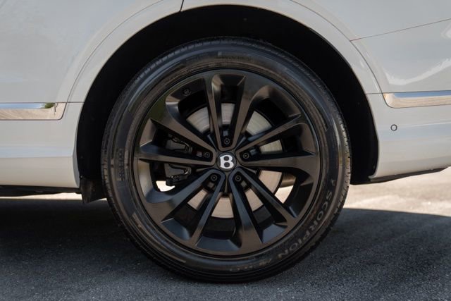 Used 2022 Bentley Bentayga image 21