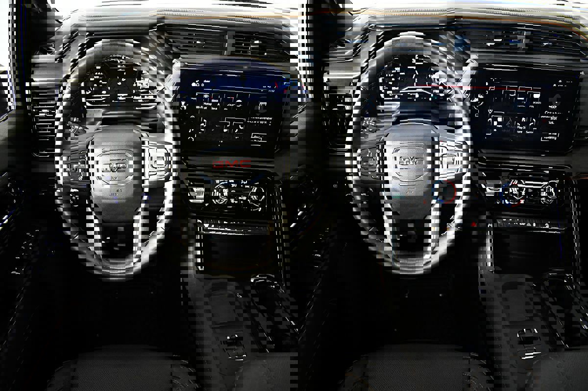 Used 2024 GMC Sierra 2500 AT4 w/ AT4 Premium Plus Package image 30