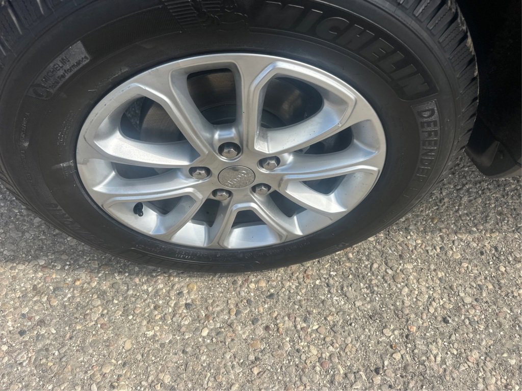 Used 2015 Jeep Grand Cherokee Laredo w/ Quick Order Package 23E image 18