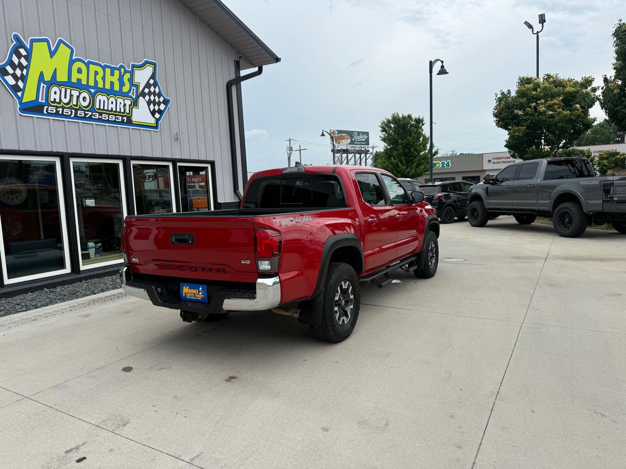 Used 2018 Toyota Tacoma TRD Off-Road AWD/4WD image 6