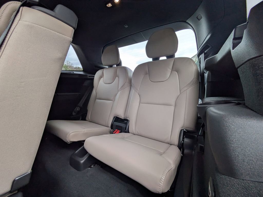 New 2026 Volvo XC90 B6 Ultra image 17