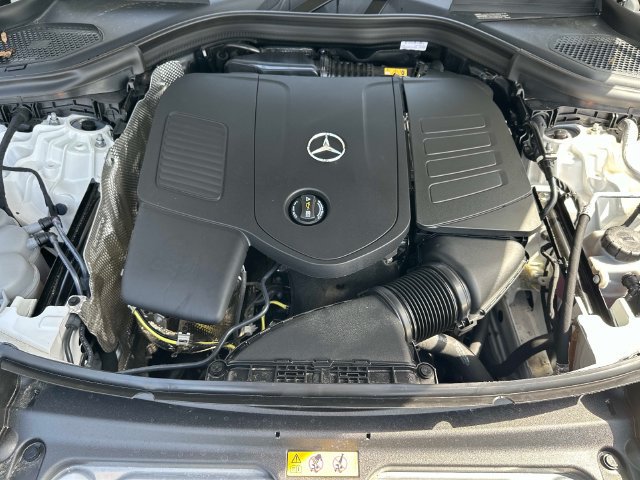 Used 2025 Mercedes-Benz GLC 300 4MATIC image 10