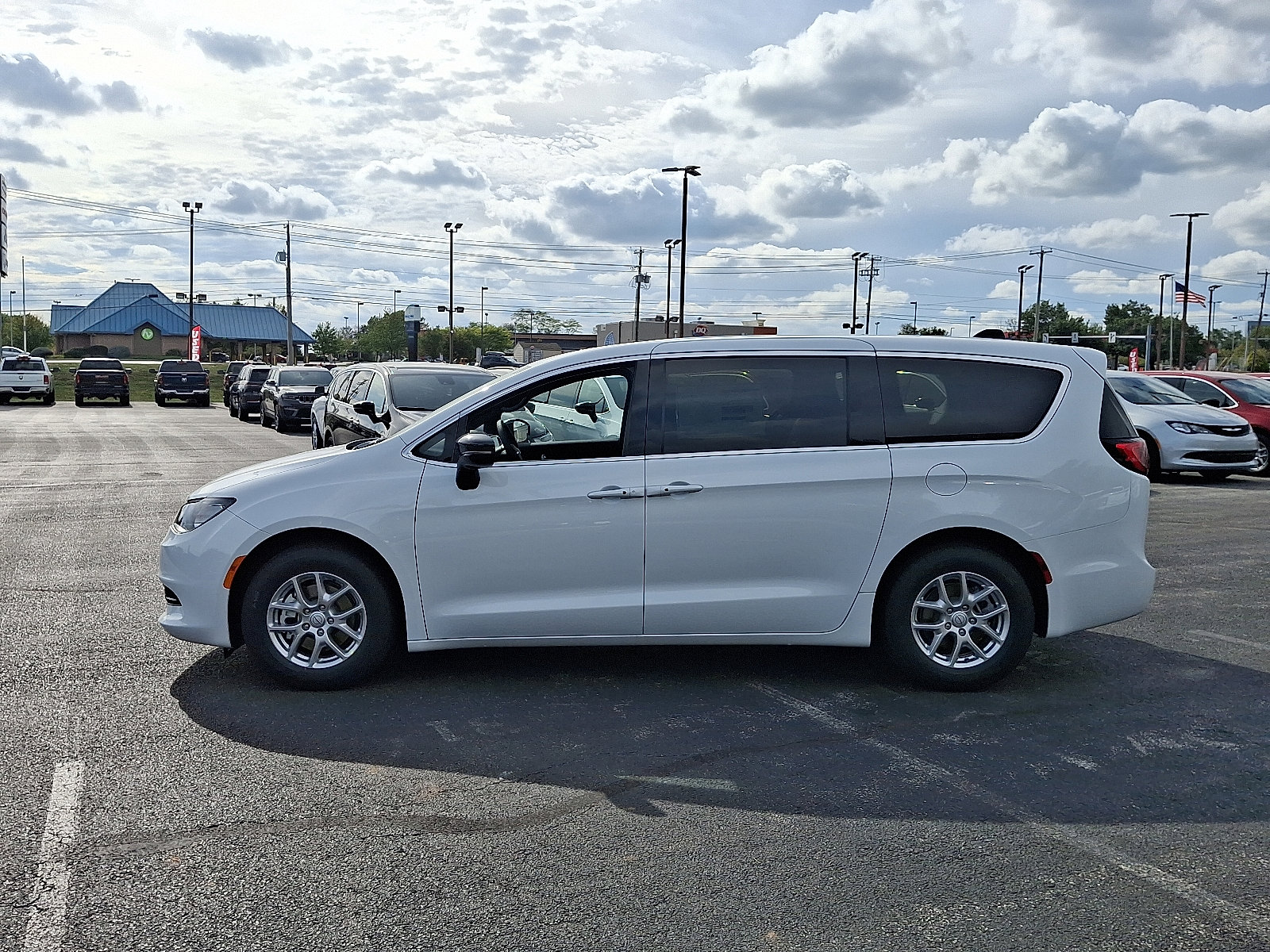 New 2026 Chrysler Voyager LX image 5