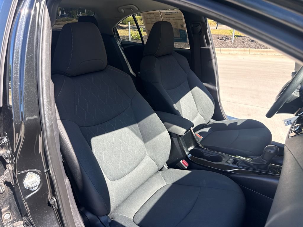 Used 2022 Toyota Corolla LE FWD image 33