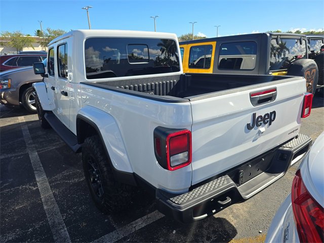 Used 2025 Jeep Gladiator Sport image 4