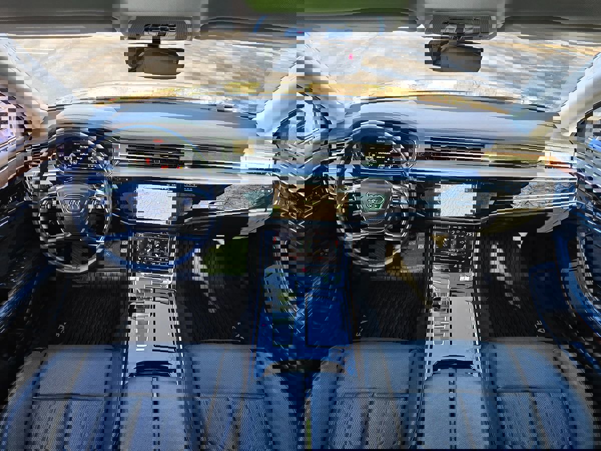 Used 2021 Audi A8 L 3.0T w/ Executive Plus Package image 10