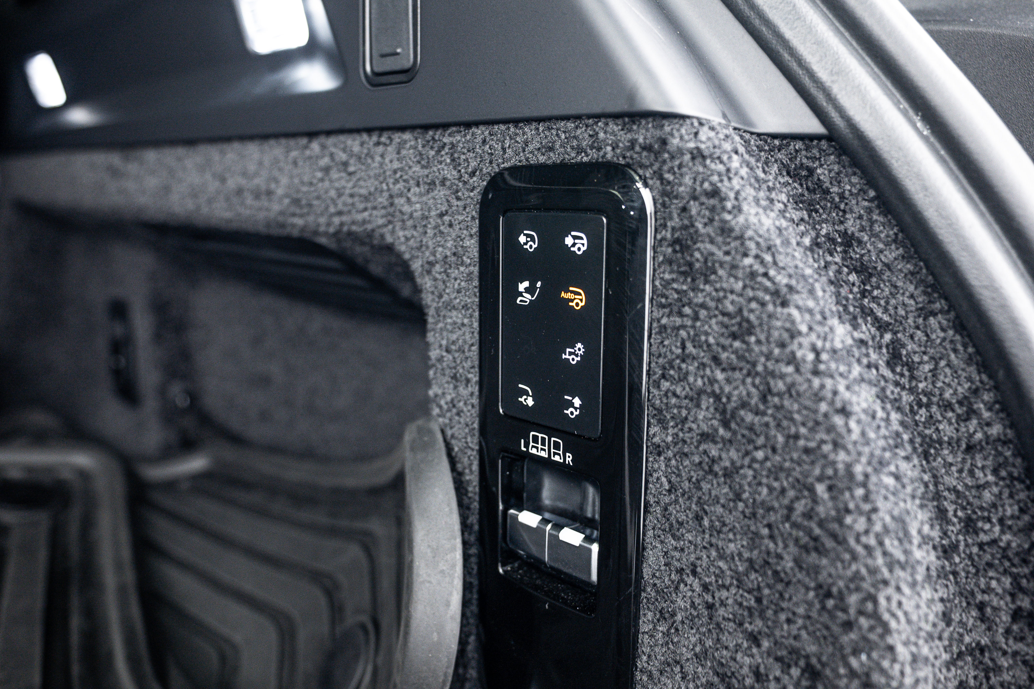 Used 2024 Land Rover Range Rover Long Wheelbase Autobiography image 24