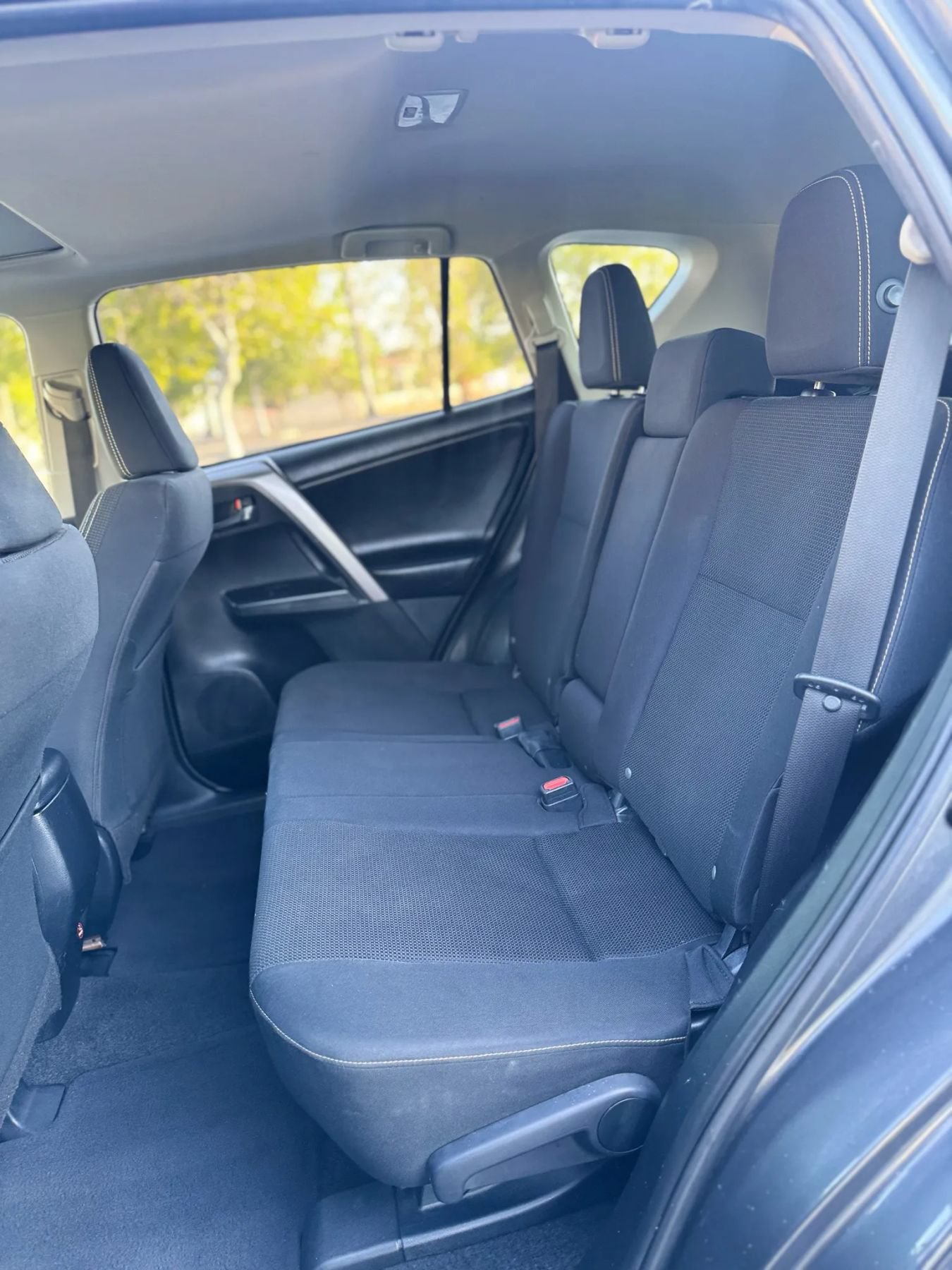 Used 2018 Toyota RAV4 XLE w/ Carpet Mat Package FWD image 43