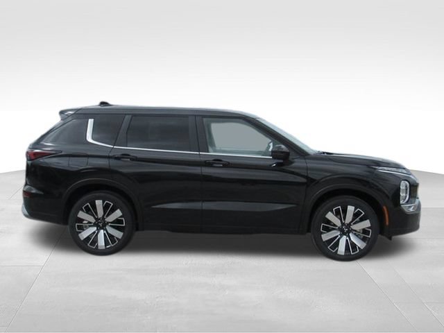 New 2025 Mitsubishi Outlander SE FWD image 2