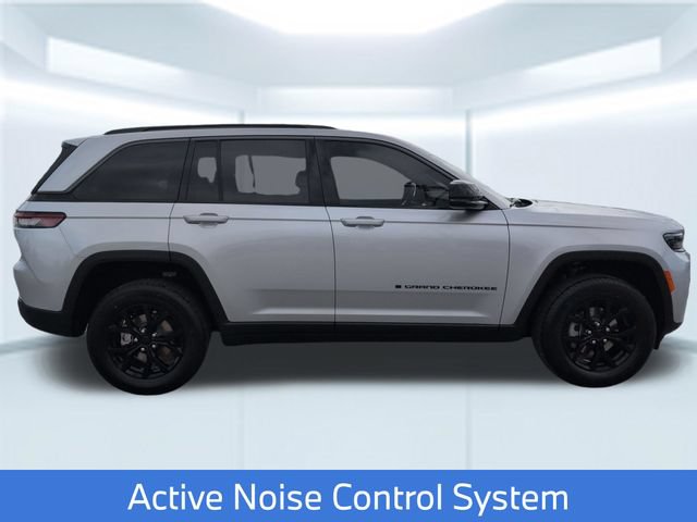 New 2026 Jeep Grand Cherokee Altitude RWD image 8