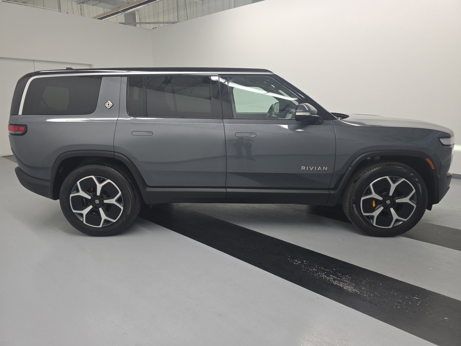 Used 2023 Rivian R1S Adventure AWD/4WD image 6