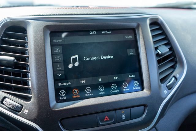 Used 2022 Jeep Cherokee Trailhawk w/ Technology Group B image 19