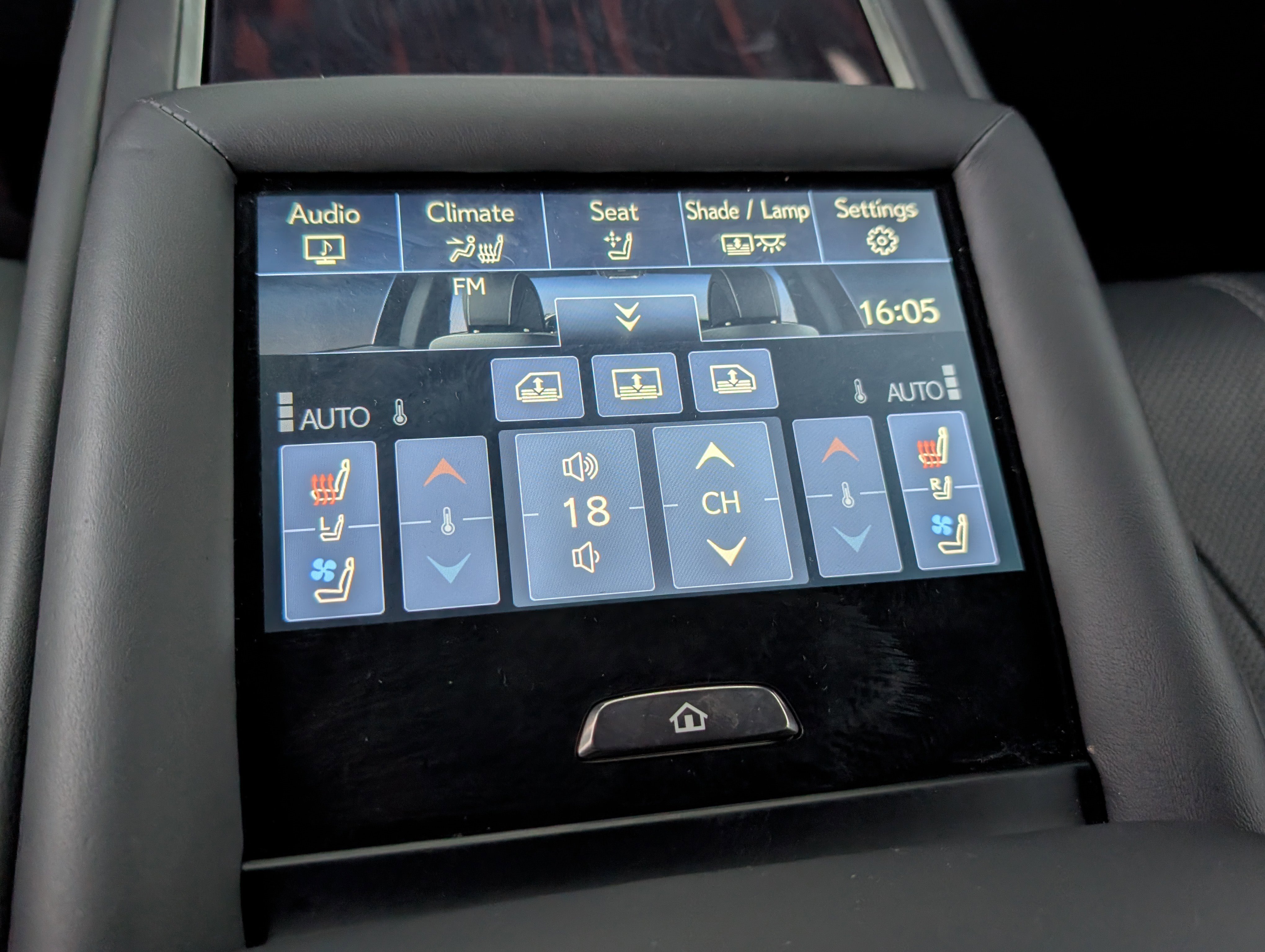 Used 2020 Lexus LS 500h AWD w/ Luxury Package image 16