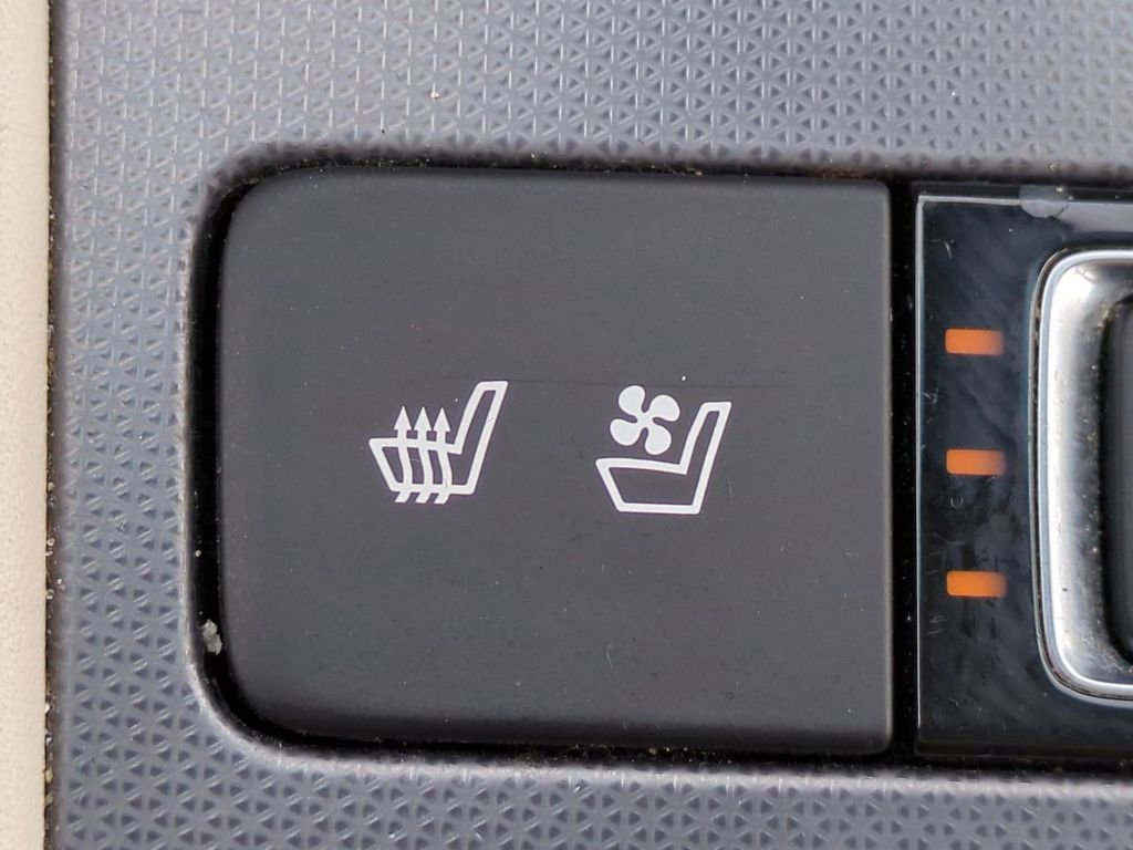 Used 2015 Hyundai Genesis 5.0 image 23