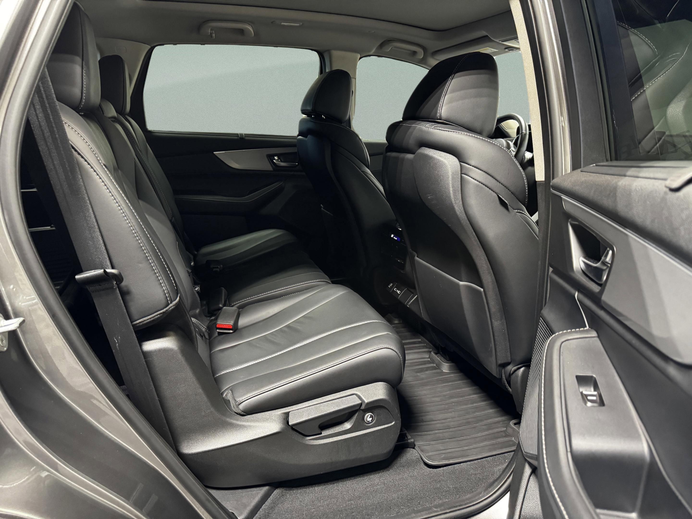 Certified 2023 Acura MDX FWD w/ Technology Package image 33