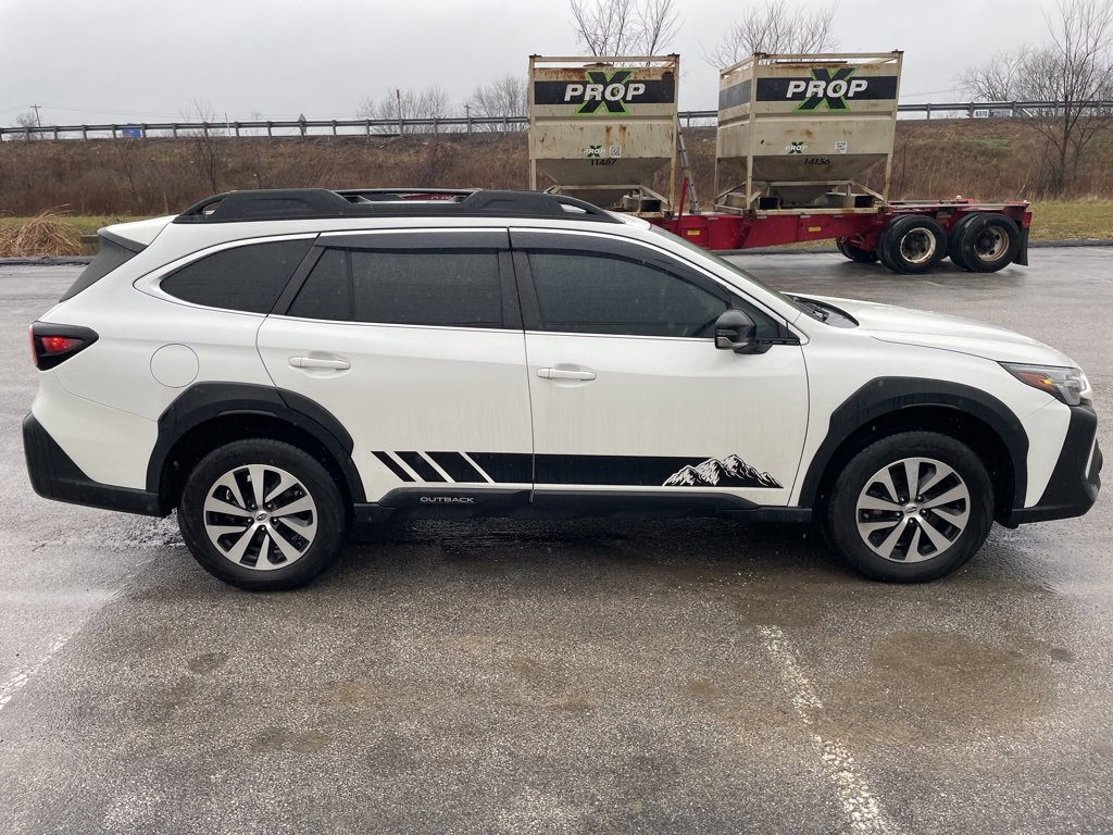 Used 2023 Subaru Outback Premium image 4