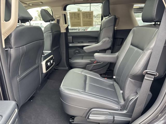 Used 2023 Ford Expedition XLT image 13