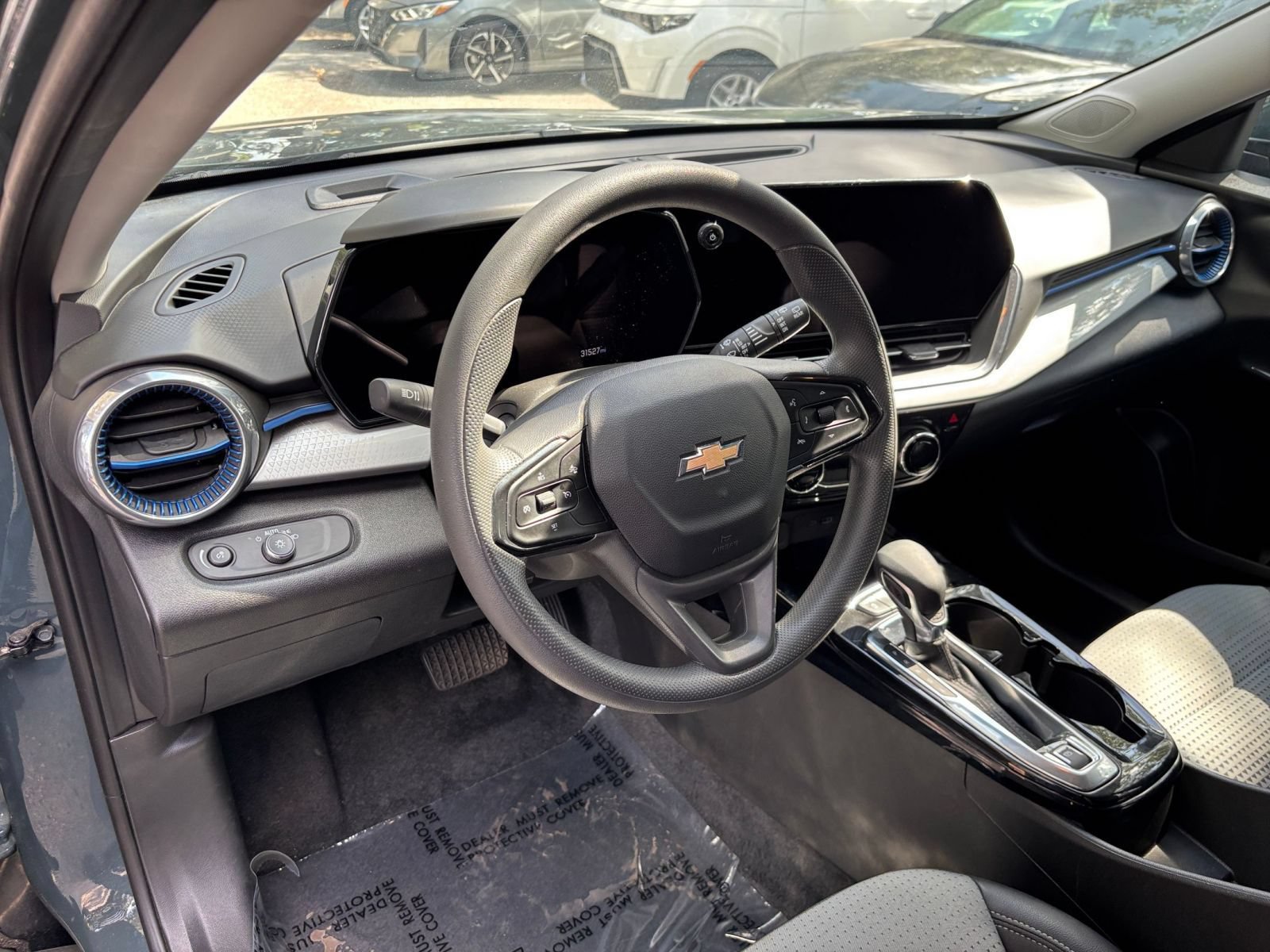 Used 2025 Chevrolet Trax LT FWD image 33