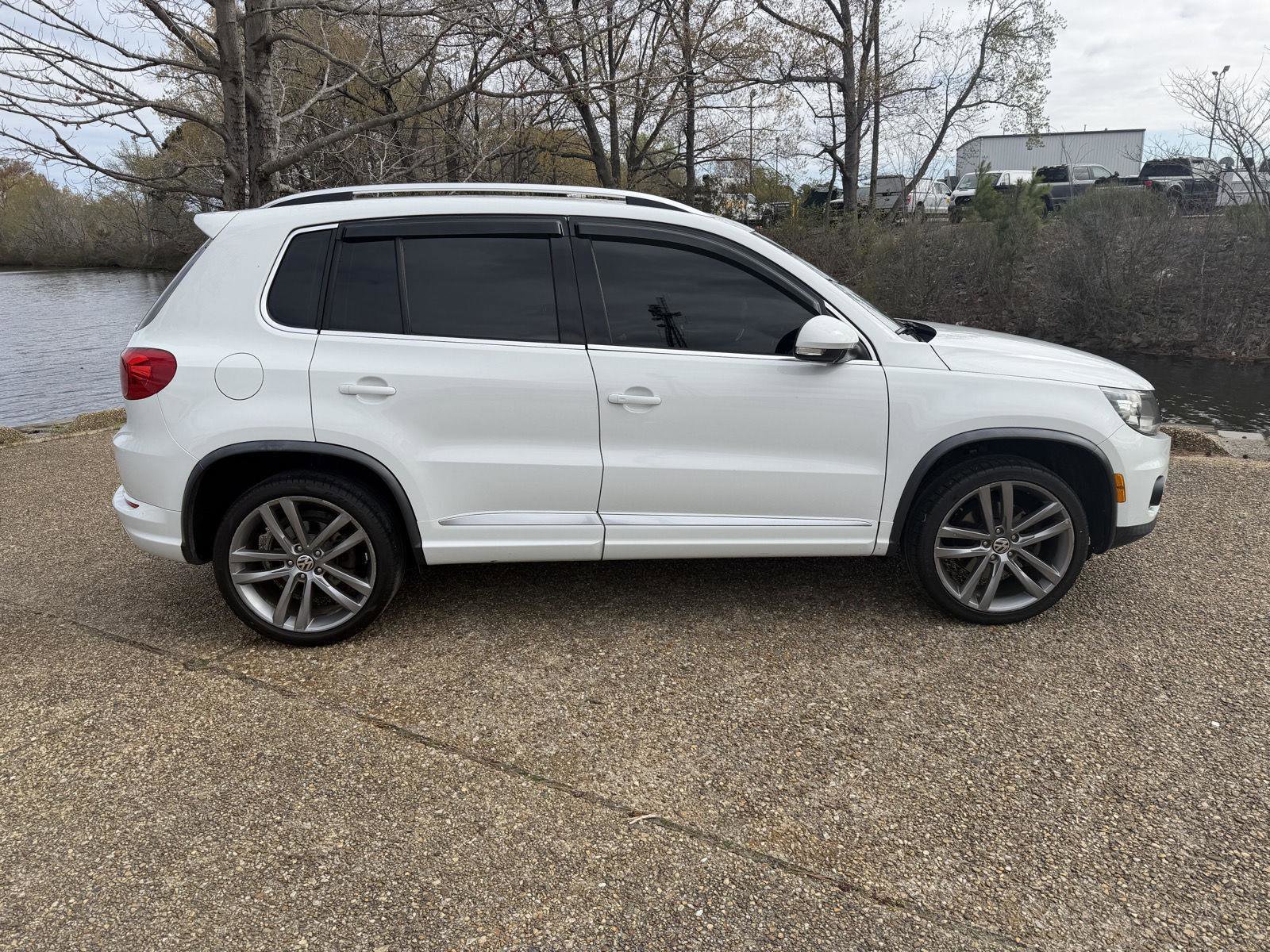 Used 2015 Volkswagen Tiguan R-Line image 3